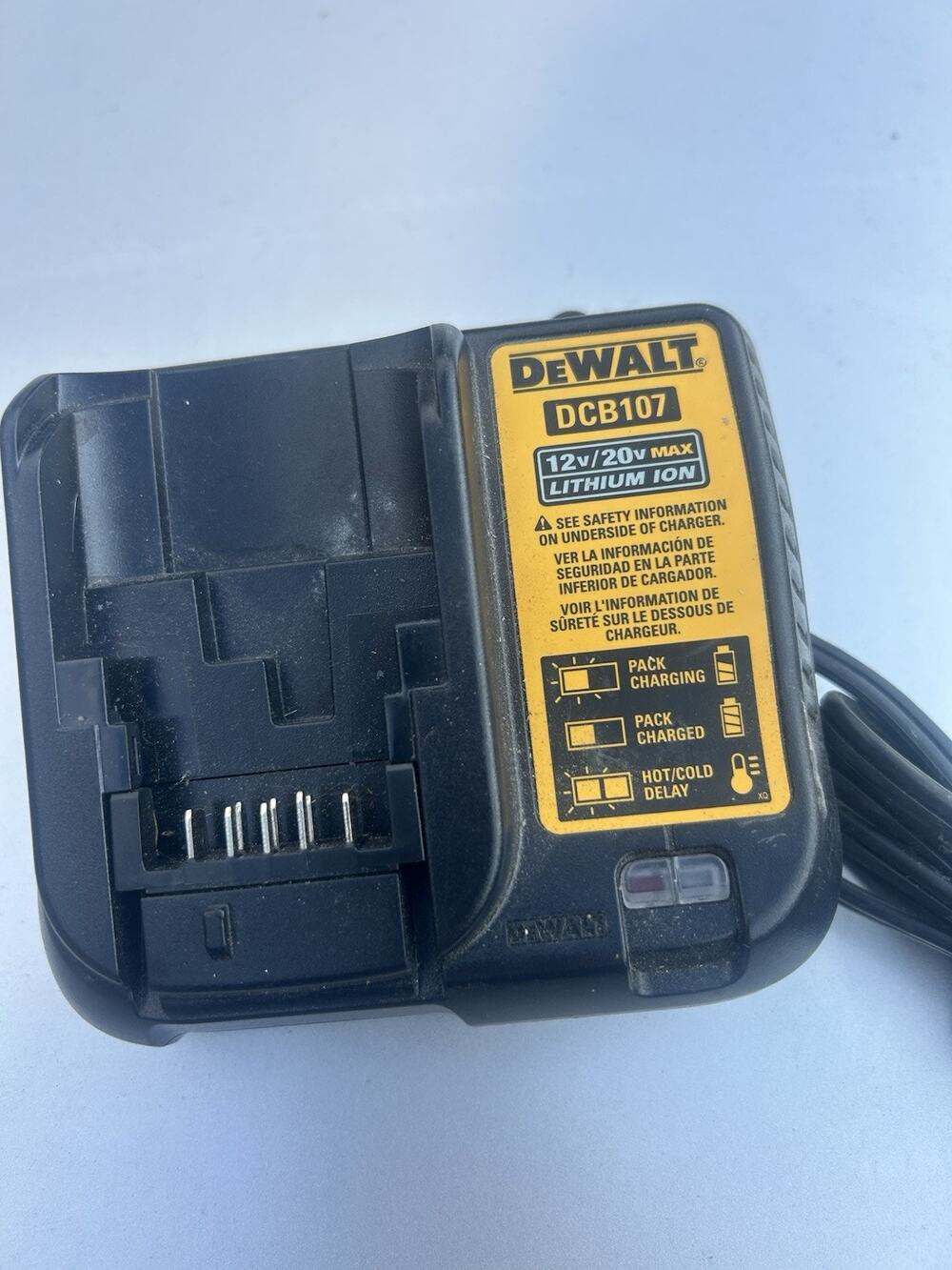 DEWALT DCB107 (PSV011582)